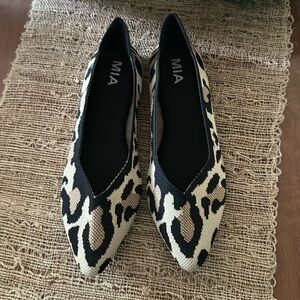 MIA Kerri New Leopard Print Flats - new with box